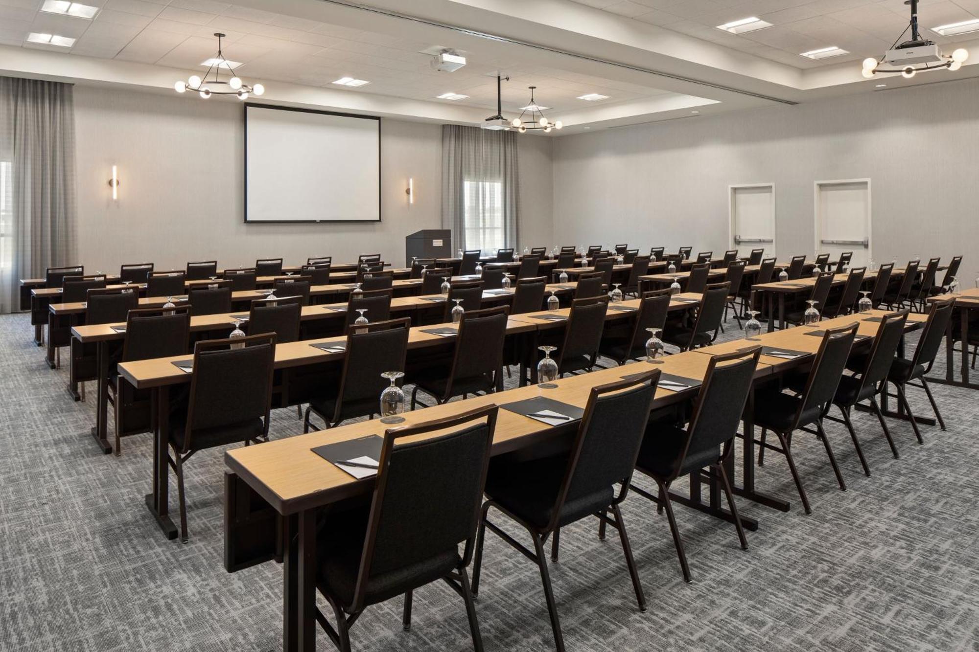 Courtyard Mankato Hotel&Event Center Esterno foto