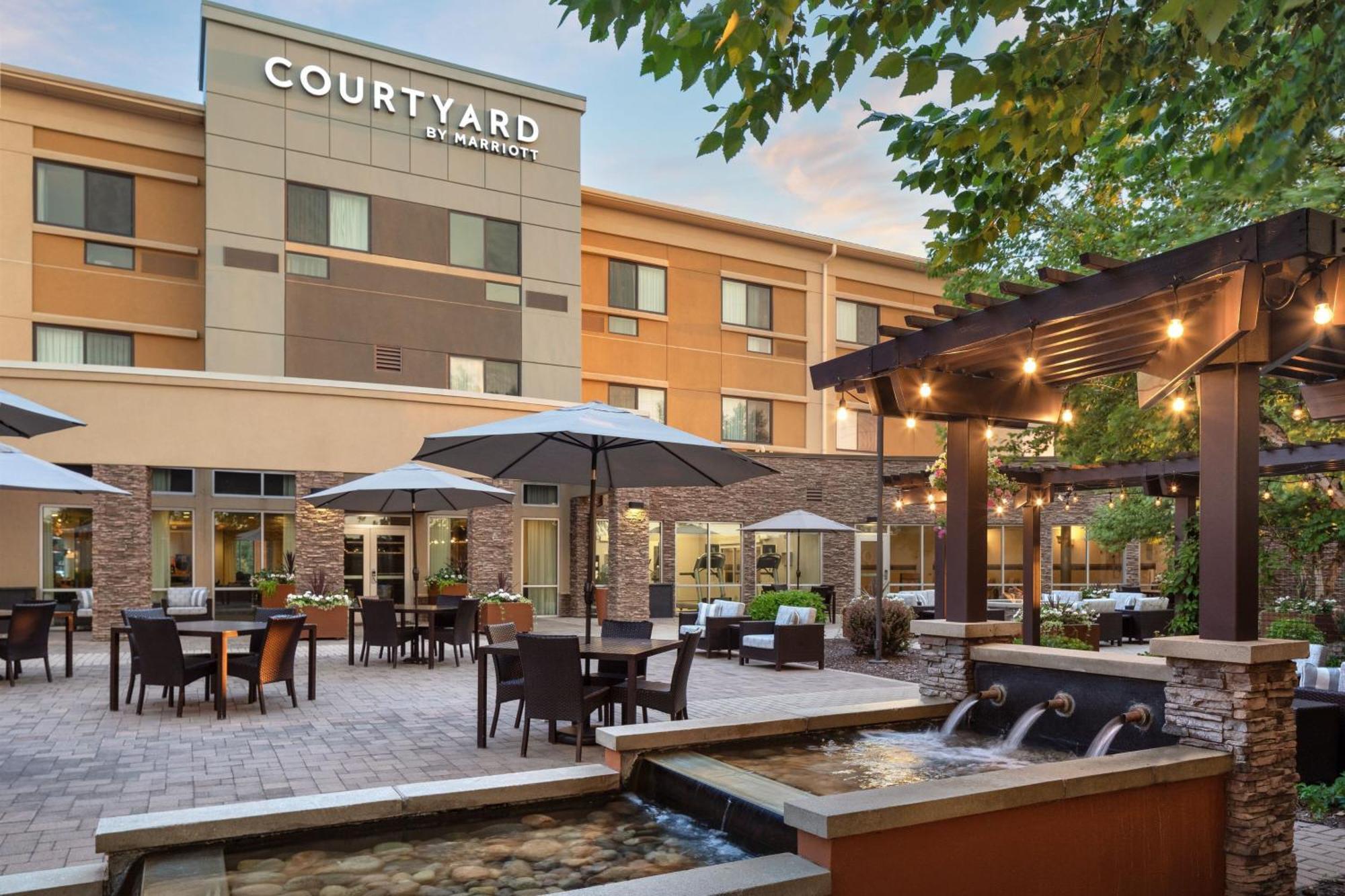 Courtyard Mankato Hotel&Event Center Esterno foto
