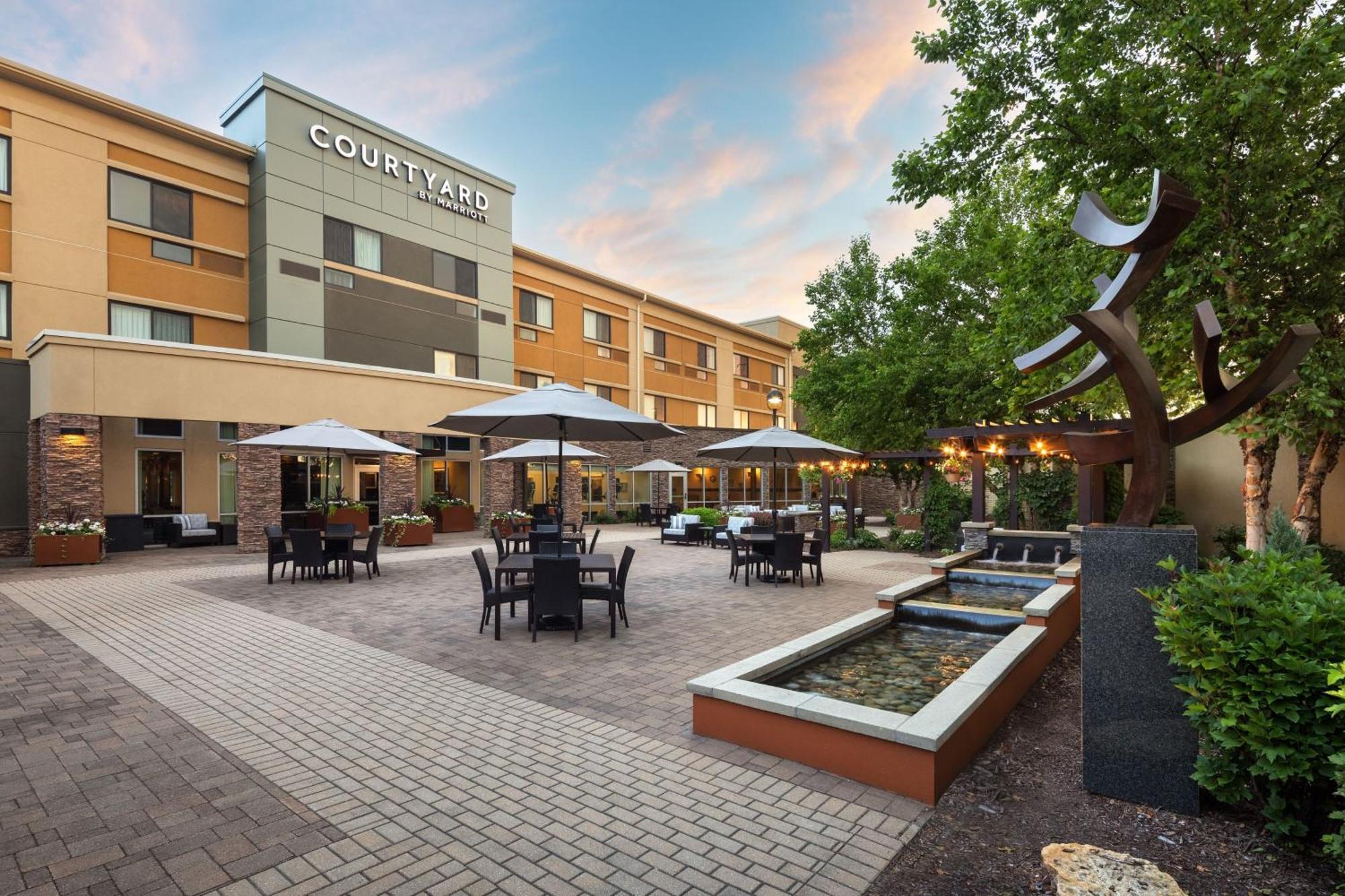 Courtyard Mankato Hotel&Event Center Esterno foto
